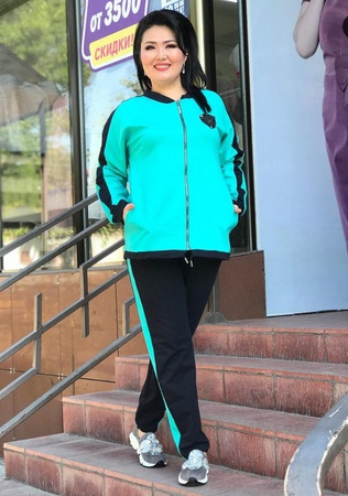 Женский спортивный костюм