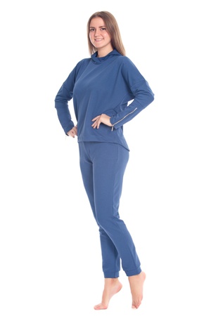 Костюмы женские