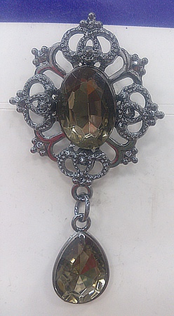 брошь на булавке