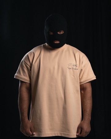 бежевая футболка