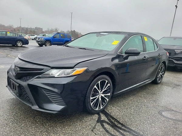 2020 Toyota Camry SE FWD