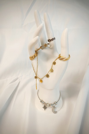 Подставка для украшений «Элегантная рука»