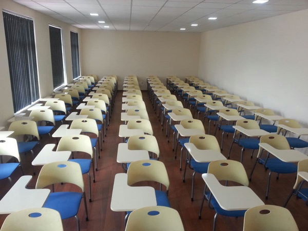 Стул "Студент с пюпитром"