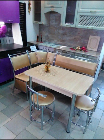 Sandalyeler köşeler tabureler