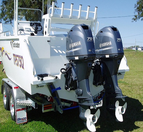 Немного подержанный 4-тактный подвесной мотор Yamaha 70 л.с.