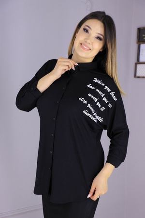 Повседневная рубашка с шелкографией.