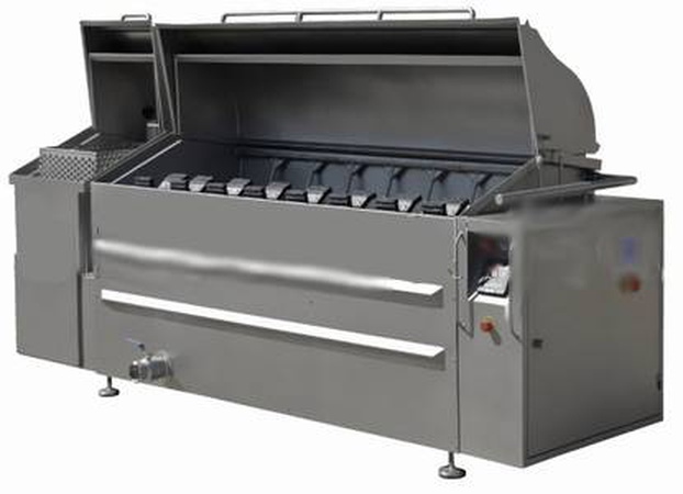 BREWING TANK WITH SCRAPING MACHINE