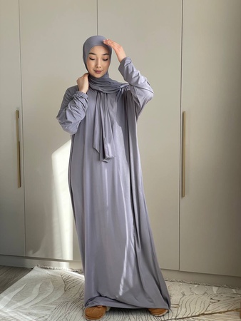 Платье с пришитым шарфом