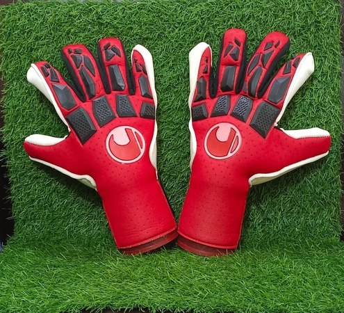 Kaleci Eldivenleri. Futbol Eldivenleri. Yüksek Kalitede 9 Numara