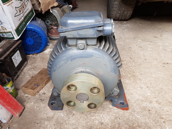 Electric motor 4AM132M8 / 4 5 / 7.5kW 720 / 1440rpm 380 v Russia two-speed