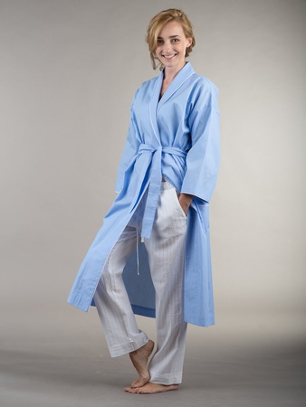 ХАЛАТ ИЗ ХЛОПКА В МЕЛКУЮ ПОЛОСКУ С БЕЛЫМ КАНТОМ