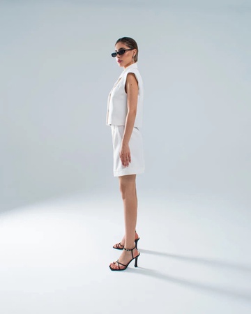 Двойка, жилетка и шорты