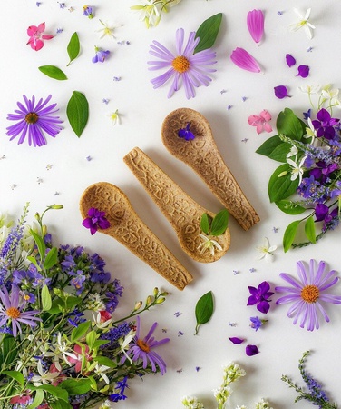 Eco - set with vegan edible spoons