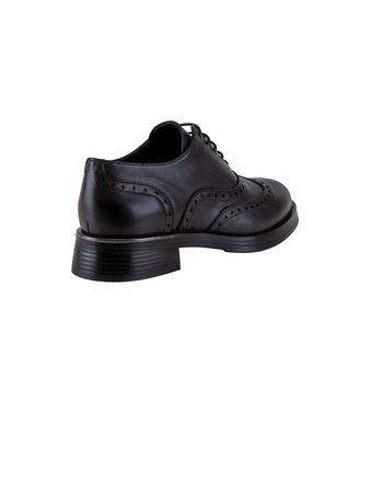 Kadınlar için alçak ayakkabılar