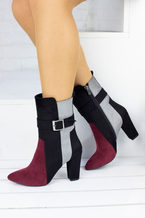 Замшевые ботильоны с пряжкой