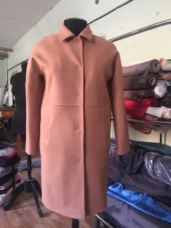 Женское пальто и костюмы