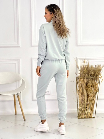 Женский спортивный костюм