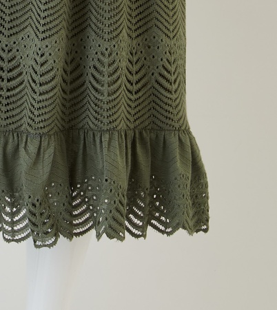 Платье с низким рукавом