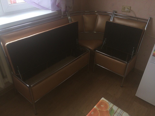 Sandalyeler köşeler tabureler