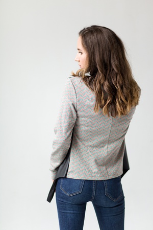 Deri ile genç hırka