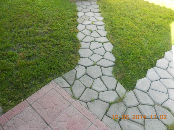 Пластиковая форма для садовой дорожки Замковый Камень 60x60x6 см с ручками