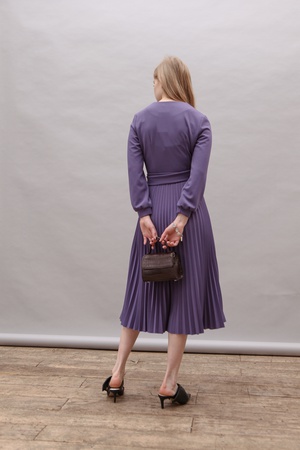 ПЛАТЬЕ НА ЗАПАХ С ЮБКОЙ ПЛИССЕ