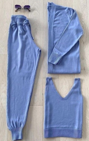 Костюмы,постельное белье