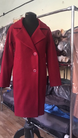 Женское пальто и костюмы