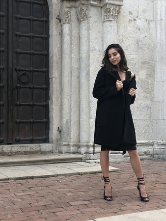 Женское пальто и костюмы