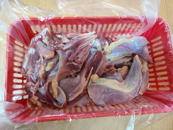 Yumurtacı tavuklar, tavuk karkasları, tavuk göğsü, tavuk çorbası, yumurtacı tavukların kesilmesi