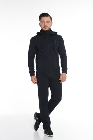 МУЖСКОЙ СПОРТИВНЫЙ КОСТЮМ