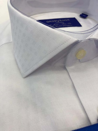 Erkeklerin gömlekleri