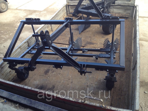 Культиватор-окучник трехкорпусный КОН-2х0,7