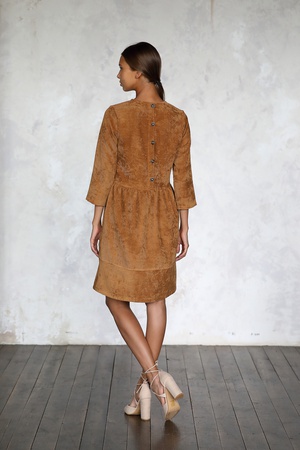 Düğmeli kahverengi kadife elbise