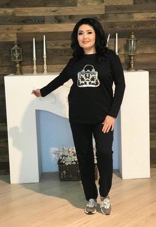 Женский спортивный костюм