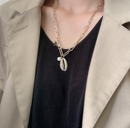 Колье с кулонами