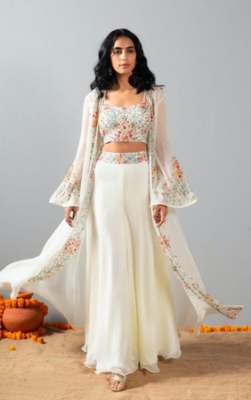 Женская этническая одежда