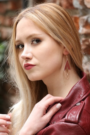 W-101-3  Кожаная серьга