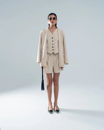 Тройка, жилетка, шорты, пиджак