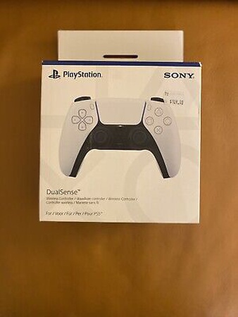 Новая Sony PlayStation 5 с двумя контроллерами и пультом PS5