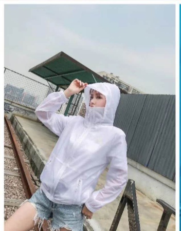 Лёгкая женская ветровка