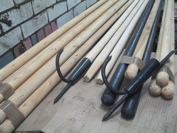 Древко черенок багровище для опорного инструмента багра рогача ДИН-61-3КП