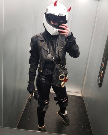 V_hayra markalı sırt çantası