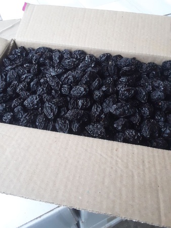 Сухофрукты и орехи.