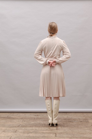 ПЛАТЬЕ С ЮБКОЙ ПЛИССЕ И ПЕРЕМЫЧКОЙ