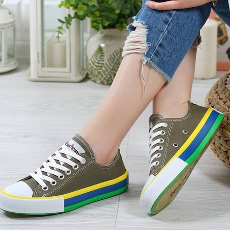 Women's casual sneakers