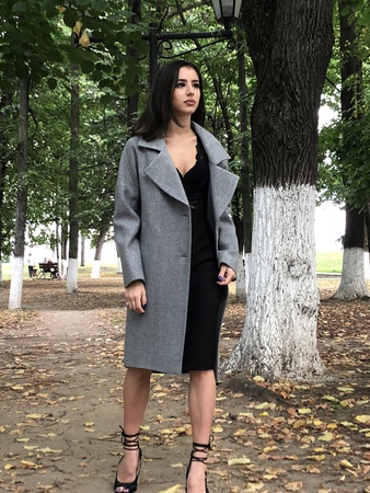 Женское пальто и костюмы