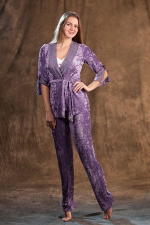 Костюмы женские