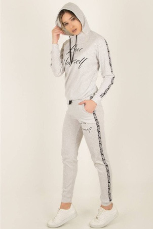 Женская спортивная одежда