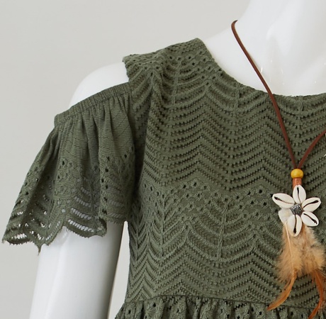 Платье с низким рукавом